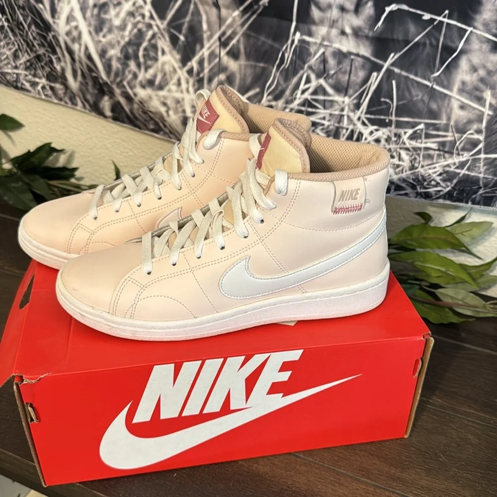 Nike Women's high tops - Picture 2 of 8